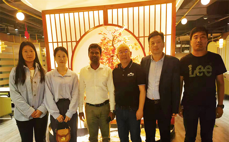 印度客户来我厂参观考察并验收设备