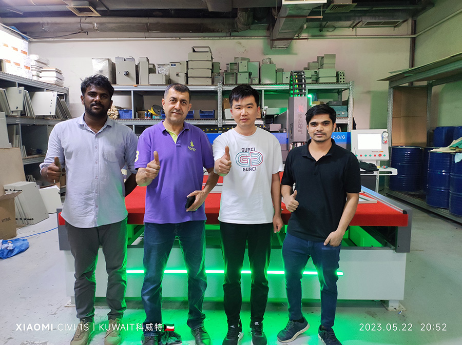 出口科威特涂胶机现场培训中